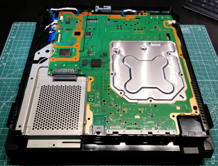 Remplacement de la pâte thermique de la PS4 Slim - Tutoriel de réparation  iFixit
